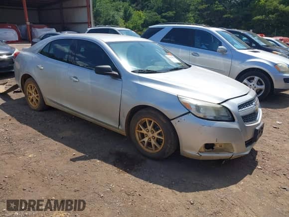 2013 Chevrolet Malibu LS z VIN 1G11A5SA9DF289623, wystawiony jako IAAI lot #42799545 z przebiegiem 188 436 mil mil oraz . Historia ofert i sprzedaży dostępna na DreamBid. Obrazek 1.