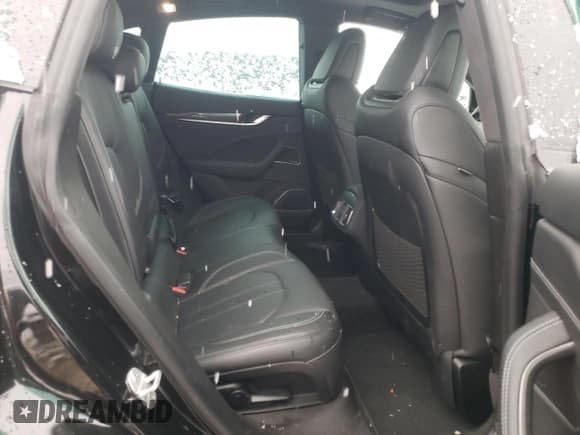 ✅ 2018 Maserati Levante GranSport • VIN: ZN661XUS9JX289270 • Лот: 82960423. Опубликован ранее на Copart с пробегом 44 564 миль. Бесплатный доступ к архиву аукционных продаж из США и подробный отчёт об истории автомобиля на DreamBid. Изображение 11.