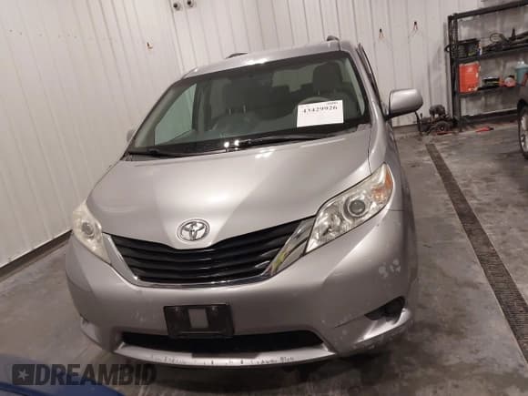 ✅ 2013 Toyota Sienna LE • VIN: 5TDKK3DC8DS388008 • Lot: 43429926. Wystawiony na IAAI z przebiegiem 78 682 mil. Bezpłatny archiwum sprzedaży aukcyjnych z USA i szczegółowy raport historii pojazdu na DreamBid. Zdjęcie 12.