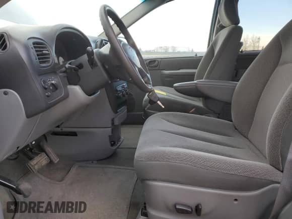 2006 Dodge Grand Caravan SE with VIN 1D4GP24R66B697589, listed as a Copart auction lot 90105685 with 303,817 mi miles and Salvage title. Bid and sale history available at DreamBid. Image 7.