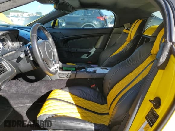 ✅ 2009 Aston Martin Vantage • VIN: SCFBF04C79GD12188 • Lot: 87624085. Wystawiony na Copart z przebiegiem 29 580 mil. Bezpłatny archiwum sprzedaży aukcyjnych z USA i szczegółowy raport historii pojazdu na DreamBid. Zdjęcie 7.