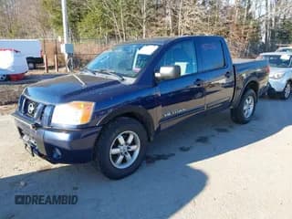 ✅ 2012 Nissan Titan SV • VIN: 1N6AA0ECXCN315672 • Lot: 43770165. Wystawiony na IAAI z przebiegiem 108 281 mil. Bezpłatny archiwum sprzedaży aukcyjnych z USA i szczegółowy raport historii pojazdu na DreamBid. Zdjęcie 2.