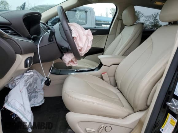 ✅ 2019 Lincoln MKC Standard • VIN: 5LMCJ1D98KUL37318 • Lot: 81398564. Wystawiony na Copart z przebiegiem 35 929 mil. Bezpłatny archiwum sprzedaży aukcyjnych z USA i szczegółowy raport historii pojazdu na DreamBid. Zdjęcie 7.