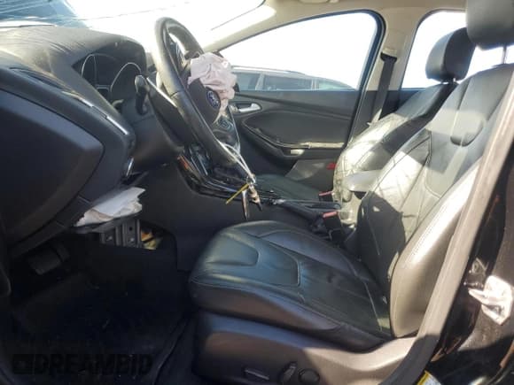 ✅ 2018 Ford Focus Titanium • VIN: 1FADP3J23JL293767 • Лот: 92047785. Опубликован ранее на Copart с пробегом Не указан. Бесплатный доступ к архиву аукционных продаж из США и подробный отчёт об истории автомобиля на DreamBid. Изображение 7.