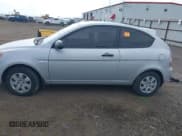 ✅ 2009 Hyundai Accent GS • VIN: KMHCM36C99U110860 • Лот: 42587590. Опубликован ранее на IAAI с пробегом 75 817 миль. Бесплатный доступ к архиву аукционных продаж из США и подробный отчёт об истории автомобиля на DreamBid. Изображение 14.