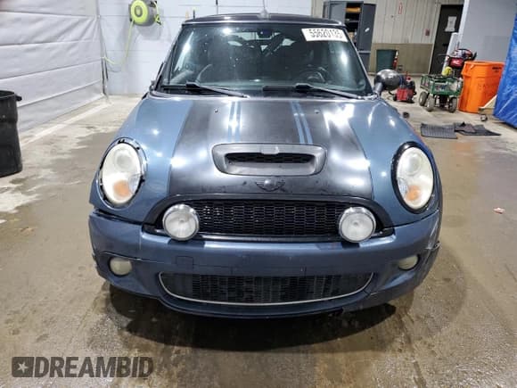 ✅ 2010 MINI Convertible S • VIN: WMWMS3C52ATY50861 • Лот: 55620135. Опубликован ранее на Copart с пробегом 214 734 миль. Бесплатный доступ к архиву аукционных продаж из США и подробный отчёт об истории автомобиля на DreamBid. Изображение 5.