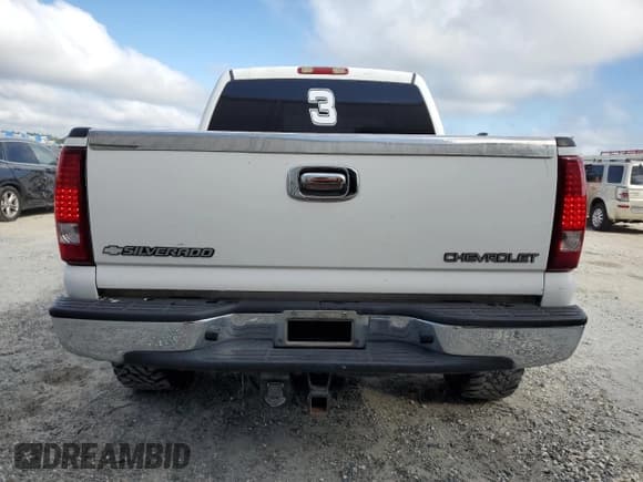 ✅ 2005 Chevrolet Silverado 1500 LT • VIN: 2GCEC13TX51109926 • Лот: 75235454. Опубликован ранее на Copart с пробегом Не указан. Бесплатный доступ к архиву аукционных продаж из США и подробный отчёт об истории автомобиля на DreamBid. Изображение 6.