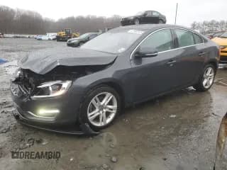 ✅ 2015 Volvo S60 T5 Drive-E Platinum • VIN: YV140MFD9F1310678 • Lot: 47893245. Wystawiony na Copart z przebiegiem 120 627 mil. Bezpłatny archiwum sprzedaży aukcyjnych z USA i szczegółowy raport historii pojazdu na DreamBid. Zdjęcie 1.