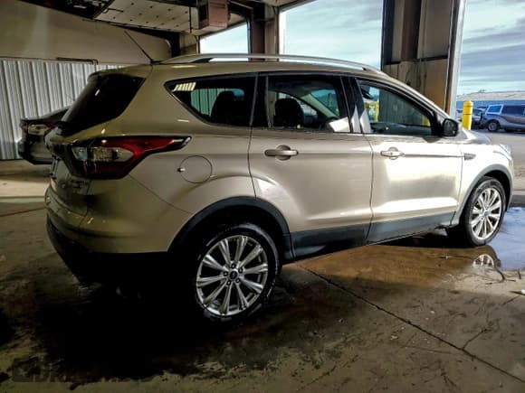 ✅ 2017 Ford Escape Titanium • VIN: 1FMCU9J92HUA98452 • Lot: 94183365. Listed on Copart with 113,835 mi. Free auction sales archive from the USA and detailed vehicle history report at DreamBid. Image 3.