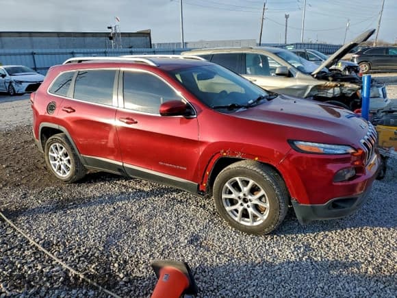 ✅ 2014 Jeep Cherokee Latitude • VIN: 1C4PJLCB7EW144577 • Lot: 95681575. Wystawiony na Copart z przebiegiem 146 951 mil. Bezpłatny archiwum sprzedaży aukcyjnych z USA i szczegółowy raport historii pojazdu na DreamBid. Zdjęcie 4.