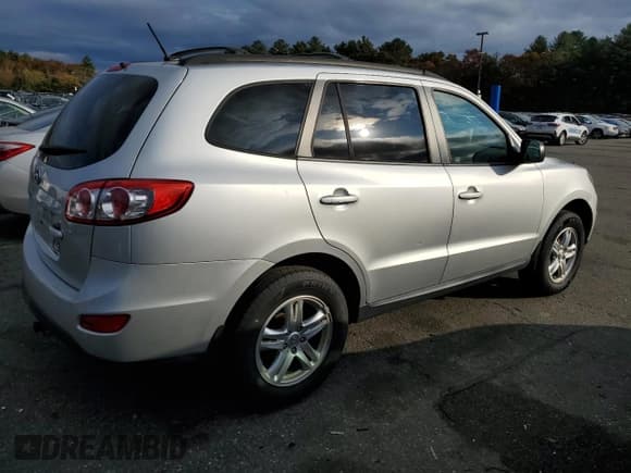 ✅ 2012 Hyundai Santa Fe GLS • VIN: 5XYZG3AB3CG111645 • Lot: 77617224. Listed on Copart with 174,556 mi. Free auction sales archive from the USA and detailed vehicle history report at DreamBid. Image 3.