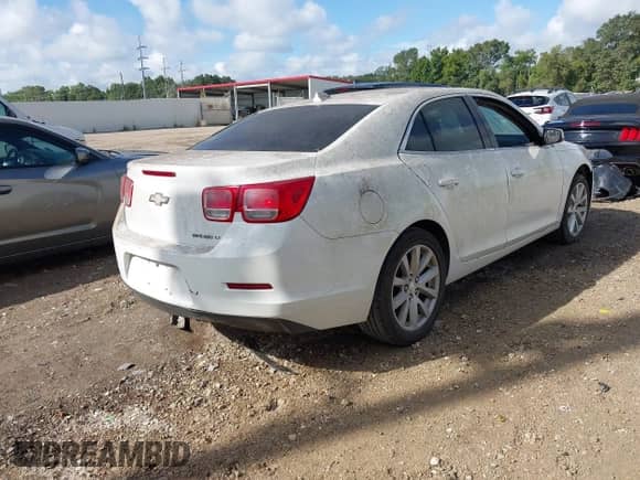 2013 Chevrolet Malibu LT z VIN 1G11E5SA5DF310617, wystawiony jako IAAI lot #43275213 z przebiegiem 249 259 mil mil oraz . Historia ofert i sprzedaży dostępna na DreamBid. Obrazek 4.