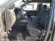 ✅ 2021 Chevrolet Silverado 1500 RST • VIN: 3GCUYEED5MG120123 • Lot: 68469415. Wystawiony na Copart z przebiegiem Nie podano. Bezpłatny archiwum sprzedaży aukcyjnych z USA i szczegółowy raport historii pojazdu na DreamBid. Zdjęcie 7.