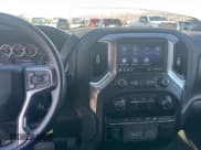 ✅ 2020 Chevrolet Silverado 1500 LT • VIN: 1GCRYDED2LZ178625 • Lot: 82050604. Wystawiony na Copart z przebiegiem 171 852 mil. Bezpłatny archiwum sprzedaży aukcyjnych z USA i szczegółowy raport historii pojazdu na DreamBid. Zdjęcie 9.