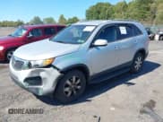 ✅ 2011 Kia Sorento LX • VIN: 5XYKTDA2XBG169589 • Lot: 43380076. Wystawiony na IAAI z przebiegiem 170 911 mil. Bezpłatny archiwum sprzedaży aukcyjnych z USA i szczegółowy raport historii pojazdu na DreamBid. Zdjęcie 2.