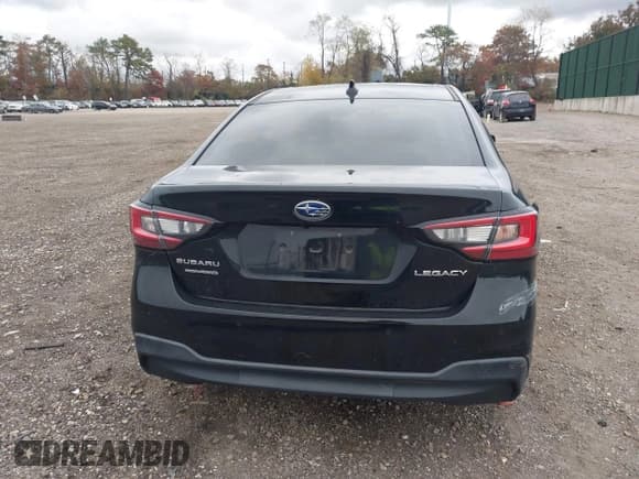 ✅ 2022 Subaru Legacy Limited • VIN: 4S3BWAN6XN3018666 • Lot: 43587653. Wystawiony na IAAI z przebiegiem 33 481 mil. Bezpłatny archiwum sprzedaży aukcyjnych z USA i szczegółowy raport historii pojazdu na DreamBid. Zdjęcie 16.