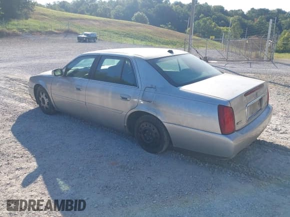 ✅ 2004 Cadillac DeVille • VIN: 1G6KD54Y24U248312 • Lot: 43111170. Listed on IAAI with 204,617 mi. Free auction sales archive from the USA and detailed vehicle history report at DreamBid. Image 3.