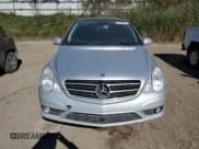 ✅ 2010 Mercedes-Benz R • VIN: 4JGCB6FB1AA103664 • Лот: 73467584. Опубликован ранее на Copart с пробегом 238 919 миль. Бесплатный доступ к архиву аукционных продаж из США и подробный отчёт об истории автомобиля на DreamBid. Изображение 5.