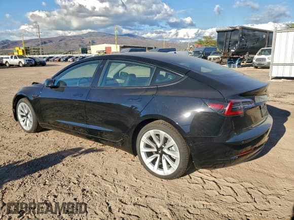 ✅ 2022 Tesla Model 3 • VIN: 5YJ3E1EA9NF323218 • Лот: 93991255. Опубликован ранее на Copart с пробегом 1 988 миль. Бесплатный доступ к архиву аукционных продаж из США и подробный отчёт об истории автомобиля на DreamBid. Изображение 2.