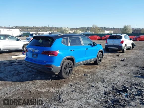 ✅ 2024 Volkswagen Taos SE Black • VIN: 3VVLX7B27RM098018 • Lot: 41990411. Listed on IAAI with 7,265 mi. Free auction sales archive from the USA and detailed vehicle history report at DreamBid. Image 4.