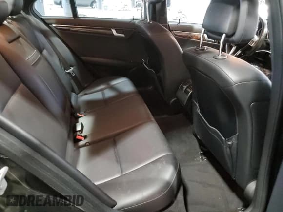 ✅ 2014 Mercedes-Benz C 300 Sport • VIN: WDDGF8AB4EA896385 • Lot: 91103885. Wystawiony na Copart z przebiegiem 173 561 mil. Bezpłatny archiwum sprzedaży aukcyjnych z USA i szczegółowy raport historii pojazdu na DreamBid. Zdjęcie 10.