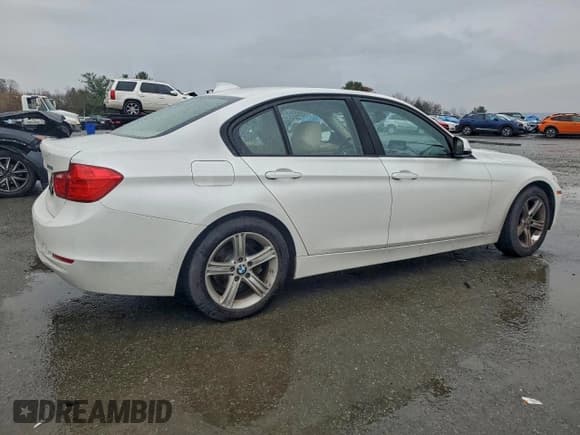 ✅ 2015 BMW 3 Series 328i xDrive • VIN: WBA3B5G50FNS13416 • Лот: 94340145. Опубликован ранее на Copart с пробегом 204 636 миль. Бесплатный доступ к архиву аукционных продаж из США и подробный отчёт об истории автомобиля на DreamBid. Изображение 3.