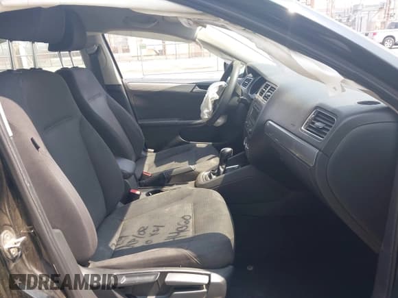 ✅ 2015 Volkswagen Jetta SE • VIN: 3VWD17AJXFM259306 • Lot: 42418042. Listed on IAAI with 199,780 mi. Free auction sales archive from the USA and detailed vehicle history report at DreamBid. Image 5.