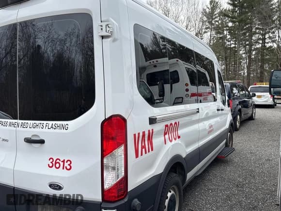 ✅ 2020 Ford Transit Passenger XL • VIN: 1FDAX2C84LKB65020 • Lot: 50907935. Wystawiony na Copart z przebiegiem 63 911 mil. Bezpłatny archiwum sprzedaży aukcyjnych z USA i szczegółowy raport historii pojazdu na DreamBid. Zdjęcie 4.