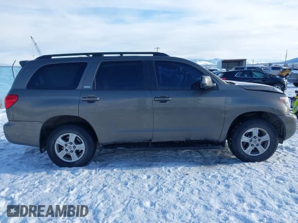 ✅ 2012 Toyota Sequoia SR5 • VIN: 5TDBY5G11CS071643 • Лот: 41548352. Опубликован ранее на IAAI с пробегом 175 509 миль. Бесплатный доступ к архиву аукционных продаж из США и подробный отчёт об истории автомобиля на DreamBid. Изображение 13.