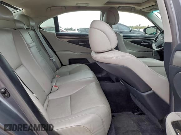 ✅ 2017 Lexus LS 460 • VIN: JTHBL5EF5H5144473 • Lot: 95435595. Listed on Copart with 123,146 mi. Free auction sales archive from the USA and detailed vehicle history report at DreamBid. Image 12.