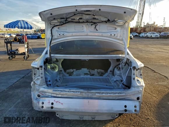 ✅ 2018 Lexus IS 300 F Sport • VIN: JTHBA1D21J5077826 • Lot: 94570695. Listed on Copart with 85,673 mi. Free auction sales archive from the USA and detailed vehicle history report at DreamBid. Image 6.