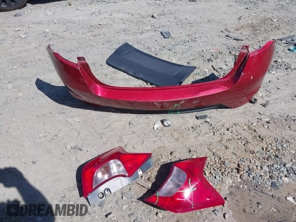 ✅ 2017 Nissan Note SV • VIN: 3N1CE2CPXHL370618 • Lot: 41832326. Wystawiony na IAAI z przebiegiem 135 579 mil. Bezpłatny archiwum sprzedaży aukcyjnych z USA i szczegółowy raport historii pojazdu na DreamBid. Zdjęcie 12.