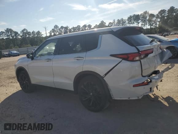 ✅ 2024 Mitsubishi Outlander SE • VIN: JA4J3VA81RZ028390 • Lot: 70462035. Listed on Copart with 17,117 mi. Free auction sales archive from the USA and detailed vehicle history report at DreamBid. Image 2.