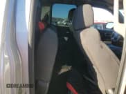 ✅ 2018 Chevrolet Silverado 1500 LT • VIN: 1GCVKREC6JZ288367 • Lot: 91794765. Wystawiony na Copart z przebiegiem 212 712 mil. Bezpłatny archiwum sprzedaży aukcyjnych z USA i szczegółowy raport historii pojazdu na DreamBid. Zdjęcie 10.