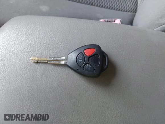 ✅ 2006 Toyota RAV4 Limited • VIN: JTMZD31V465015555 • Lot: 43793120. Listed on IAAI with 196,538 mi. Free auction sales archive from the USA and detailed vehicle history report at DreamBid. Image 11.