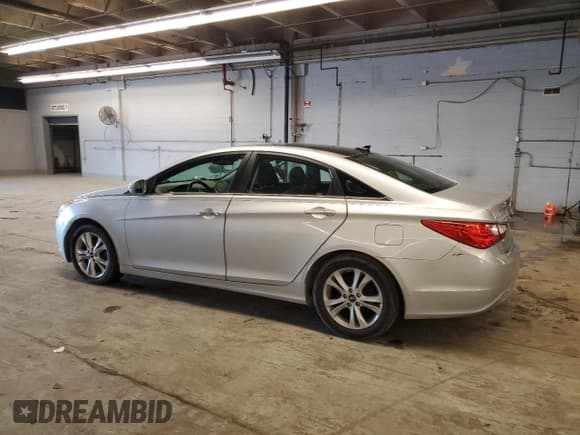 ✅ 2012 Hyundai Sonata SE • VIN: 5NPEC4AC3CH358245 • Lot: 76129924. Listed on Copart with 141,050 mi. Free auction sales archive from the USA and detailed vehicle history report at DreamBid. Image 2.