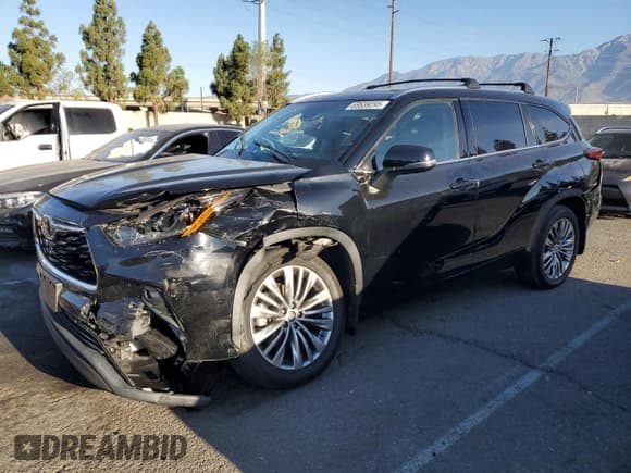 ✅ 2021 Toyota Highlander Platinum • VIN: 5TDFZRAHXMS057446 • Lot: 69639295. Wystawiony na Copart z przebiegiem 42 386 mil. Bezpłatny archiwum sprzedaży aukcyjnych z USA i szczegółowy raport historii pojazdu na DreamBid. Zdjęcie 1.