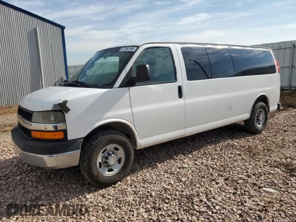 ✅ 2010 Chevrolet Express Passenger LT • VIN: 1GA2G1DG2A1153811 • Lot: 67284145. Wystawiony na Copart z przebiegiem 105 668 mil. Bezpłatny archiwum sprzedaży aukcyjnych z USA i szczegółowy raport historii pojazdu na DreamBid. Zdjęcie 1.