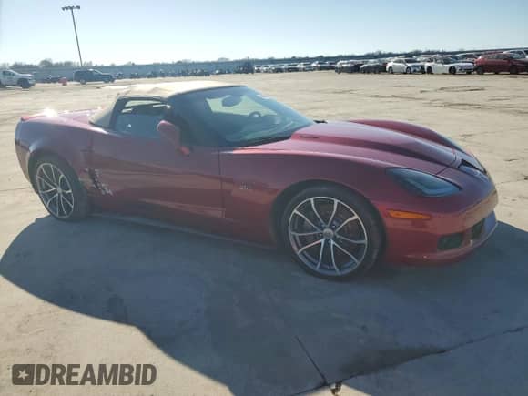 2013 Chevrolet Corvette z VIN 1G1YZ3DEXD5701906, wystawiony jako Copart lot #46956085 z przebiegiem 53 483 mil mil oraz Szkoda całkowita • Salvage title. Historia ofert i sprzedaży dostępna na DreamBid. Obrazek 4.