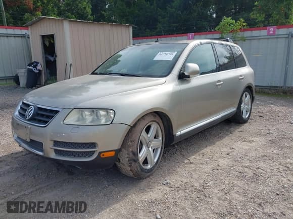 ✅ 2004 Volkswagen Touareg • VIN: WVGCM77L84D040492 • Lot: 42756546. Wystawiony na IAAI z przebiegiem 136 395 mil. Bezpłatny archiwum sprzedaży aukcyjnych z USA i szczegółowy raport historii pojazdu na DreamBid. Zdjęcie 2.