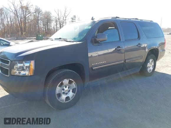 ✅ 2010 Chevrolet Suburban LT • VIN: 1GNUKJE37AR236217 • Lot: 43683590. Listed on IAAI with 188,571 mi. Free auction sales archive from the USA and detailed vehicle history report at DreamBid. Image 2.