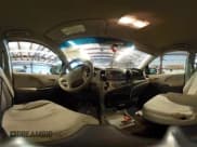 ✅ 2013 Toyota Sienna L • VIN: 5TDZK3DC4DS326541 • Lot: 42861022. Wystawiony na IAAI z przebiegiem 304 238 mil. Bezpłatny archiwum sprzedaży aukcyjnych z USA i szczegółowy raport historii pojazdu na DreamBid. Zdjęcie 19.