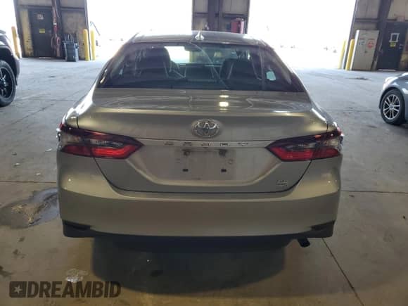 2023 Toyota Camry LE z VIN 4T1C11BK4PU104228, wystawiony jako Copart lot #86298635 z przebiegiem 135 420 mil mil oraz Szkoda całkowita • Salvage title. Historia ofert i sprzedaży dostępna na DreamBid. Obrazek 6.