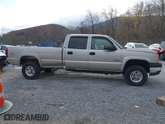 ✅ 2005 Chevrolet Silverado 2500HD LS • VIN: 1GCHK23235F842020 • Lot: 43671164. Wystawiony na IAAI z przebiegiem 270 891 mil. Bezpłatny archiwum sprzedaży aukcyjnych z USA i szczegółowy raport historii pojazdu na DreamBid. Zdjęcie 13.