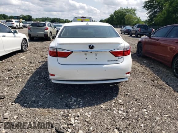 ✅ 2013 Lexus ES 300h • VIN: JTHBW1GG4D2014010 • Lot: 65074185. Listed on Copart with 136,678 mi. Free auction sales archive from the USA and detailed vehicle history report at DreamBid. Image 6.