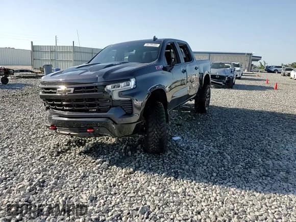 ✅ 2022 Chevrolet Silverado 1500 LT Trail Boss • VIN: 3GCUDFET2NG566112 • Lot: 56796405. Wystawiony na Copart z przebiegiem 27 750 mil. Bezpłatny archiwum sprzedaży aukcyjnych z USA i szczegółowy raport historii pojazdu na DreamBid. Zdjęcie 13.