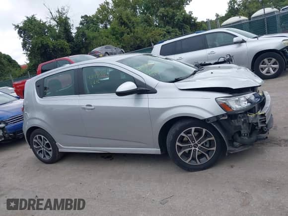 2020 Chevrolet Sonic LT с VIN 1G1JD6SBXL4108917, выставлен на аукционе IAAI как лот 43197184 с пробегом 77 666 миль миль и . История ставок и продаж доступна на DreamBid. Изображение 13.