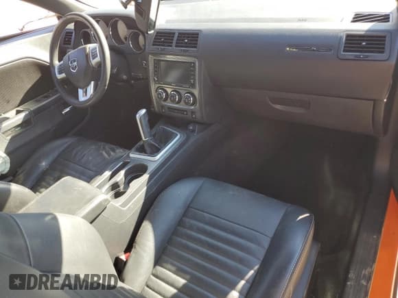 ✅ 2012 Dodge Challenger R/T Plus • VIN: 2C3CDYBT1CH158598 • Lot: 77275724. Wystawiony na Copart z przebiegiem Nie podano. Bezpłatny archiwum sprzedaży aukcyjnych z USA i szczegółowy raport historii pojazdu na DreamBid. Zdjęcie 8.