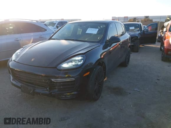 ✅ 2017 Porsche Cayenne Turbo • VIN: WP1AC2A2XHLA92993 • Lot: 41264521. Listed on IAAI with 83,257 mi. Free auction sales archive from the USA and detailed vehicle history report at DreamBid. Image 18.