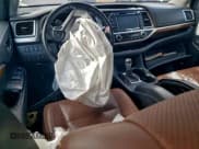 ✅ 2017 Toyota Highlander Hybrid Limited • VIN: 5TDDGRFH5HS027671 • Lot: 93481965. Listed on Copart with 106,283 mi. Free auction sales archive from the USA and detailed vehicle history report at DreamBid. Image 8.